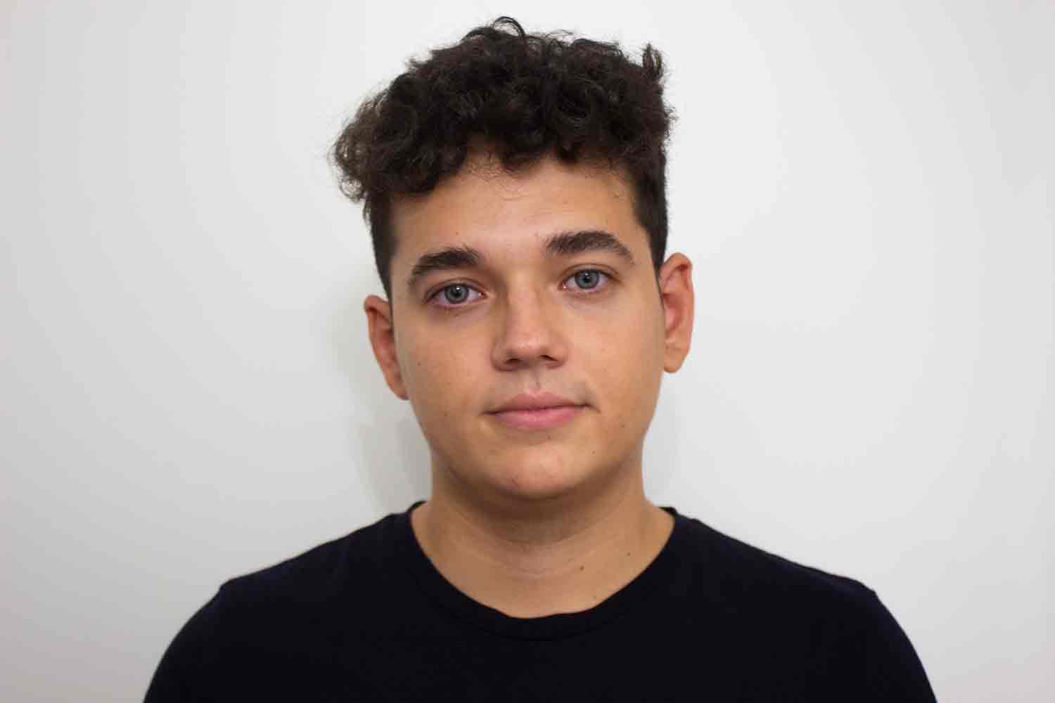 Entrega de diplomas a los mejores expedientes de U-tad 2021 6 noti mais alexis gomez